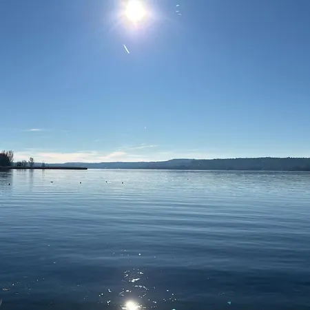 Βίλα Lakefront Private