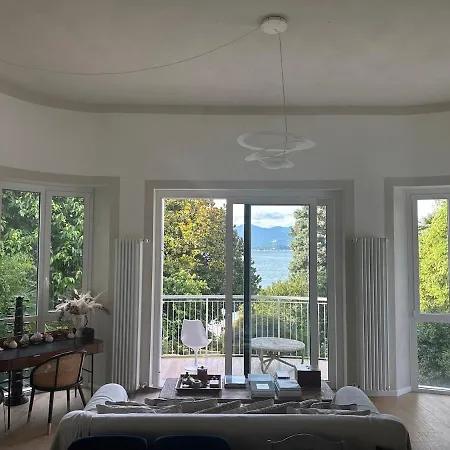 Lakefront Private Villa *