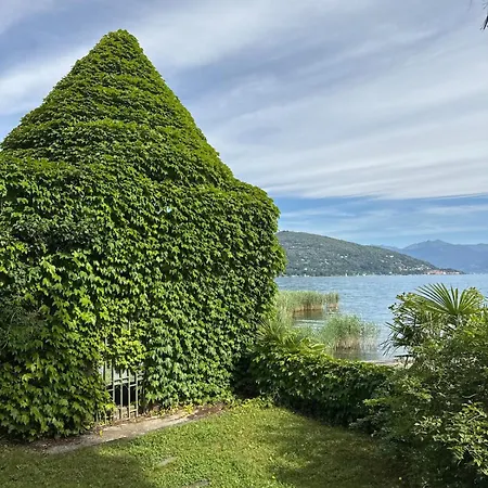 Lakefront Private Βίλα